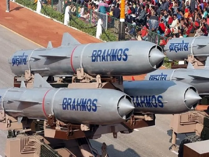 BrahMos supersonic cruise missiles displayed on military parade launchers, linking Bharat-Russia defence cooperation to UAE geopolitics.