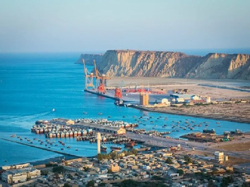 Aerial view of Gwadar Port on Pakistan's coast, with turquoise water, cargo cranes and cliffs, illustrating CPEC trade links discussed for Russia.