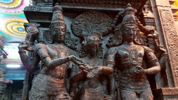 Carved stone deities inside Sri Rangam temple, evoking Srirangam's Vaishnava heritage, Sri Ranganathaswamy devotion, and Vijayanagara artistry.