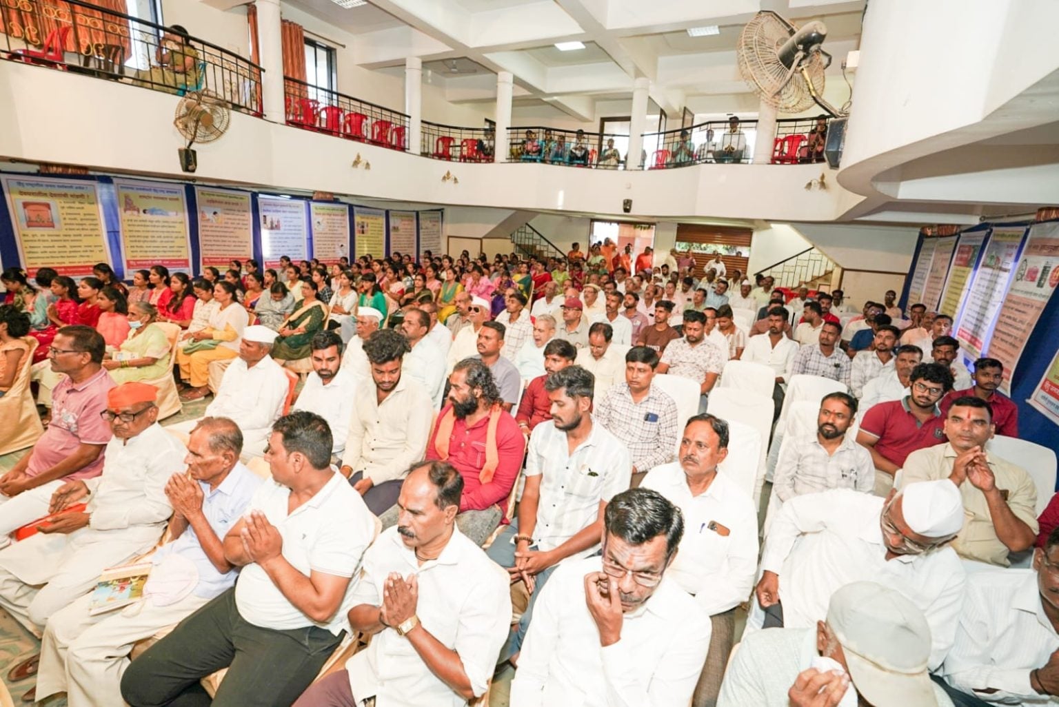 Large audience seated in a Satara hall during a Hindu Janajagruti Samiti symposium on Corporate Jihad and the Beti Surakshit campaign.