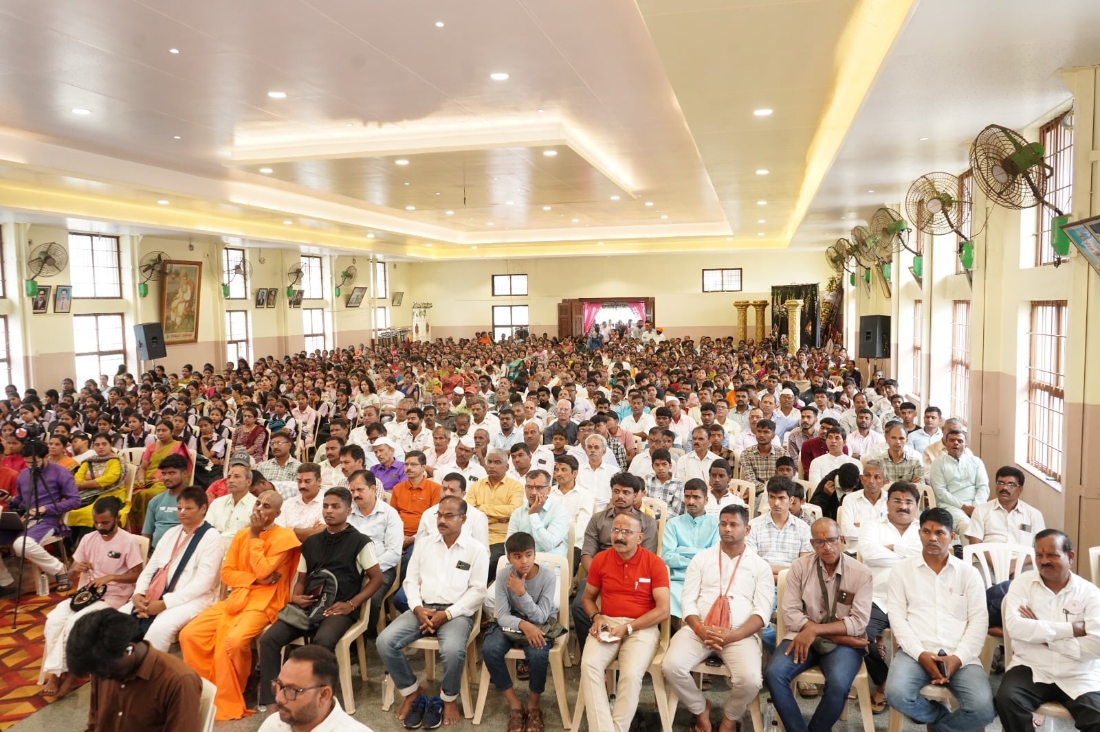 Large Hindu community gathering in a Belagavi hall during a public lecture on love jihad and Beti Surakshit, Rashtra Surakshit awareness