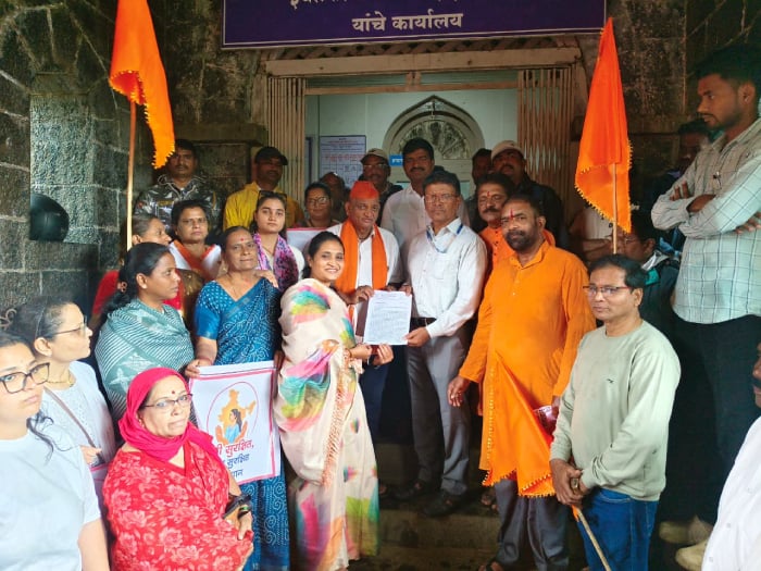 Members of Hindu organisations gather with saffron flags and present a memorandum during a joint protest in Ichalkaranji, Maharashtra.